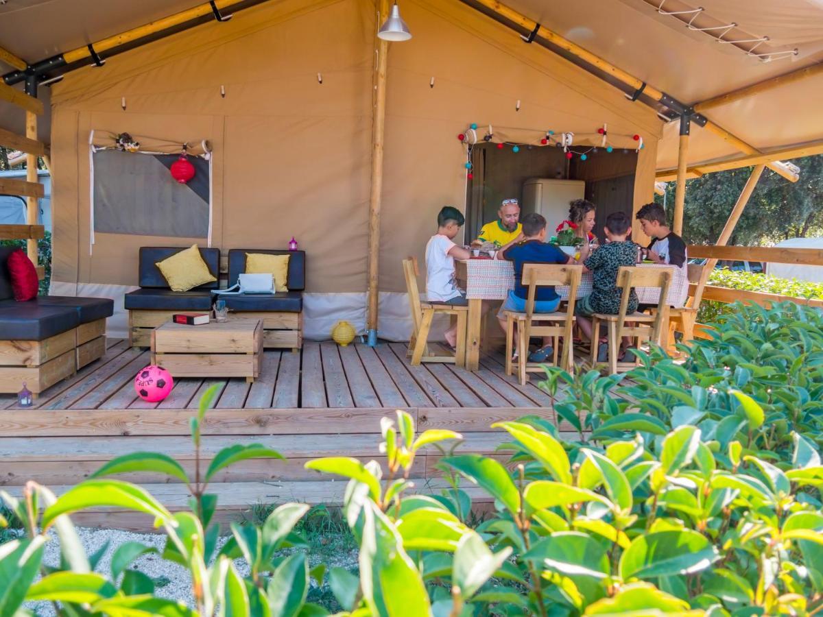 Vacanceselect Premium Lodge Polari ロヴィニ エクステリア 写真